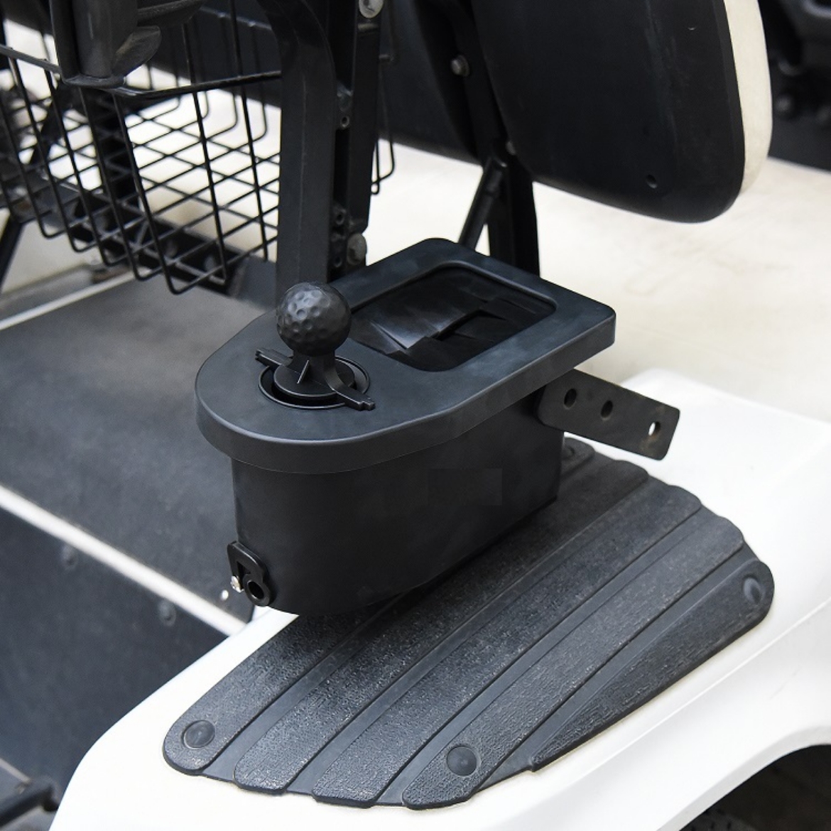 Picture of CLUB & BALL WASHER - INCLUDING UNIVERSAL GUARD  + HARDWARE.