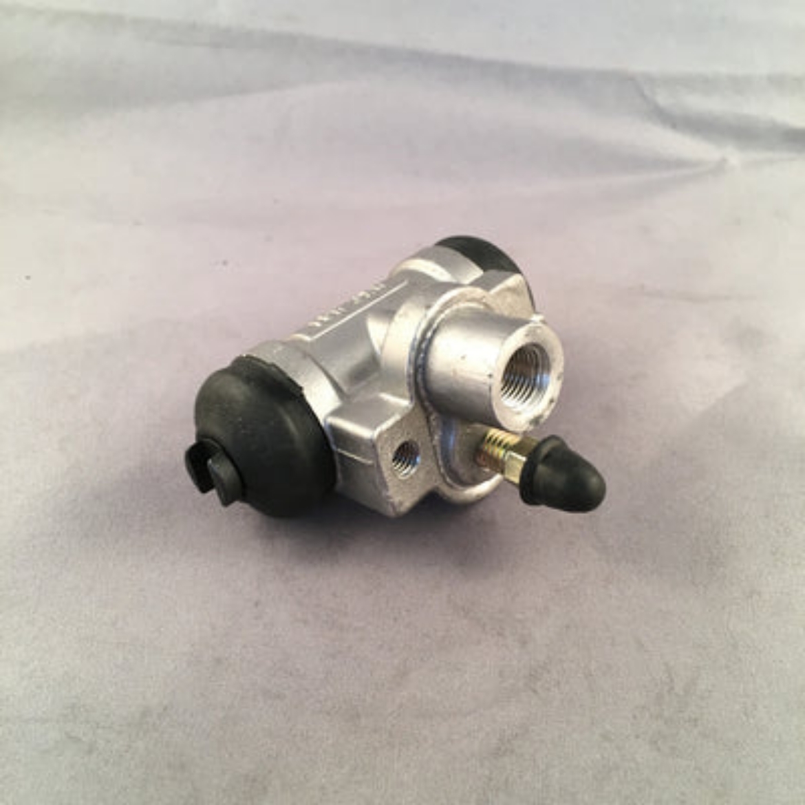Picture of EMC WHEEL CYLINDER FOR HIGH CLEARANCE VEHICLES (43mm SUIT 8" DRUMS)