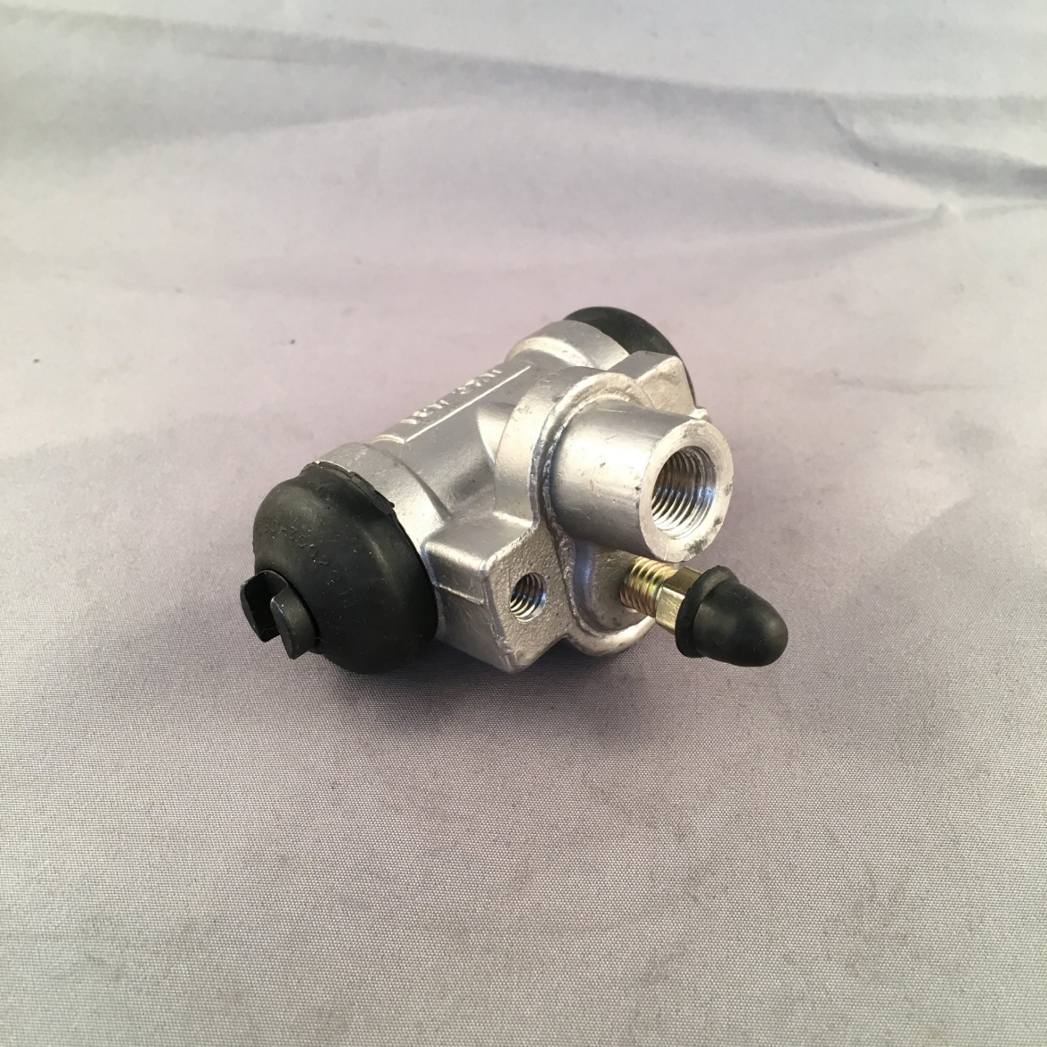 Picture of EMC WHEEL CYLINDER FOR FRONT OF HIGH CLEARANCE VEHICLES (SUIT 180mm DRUMS)